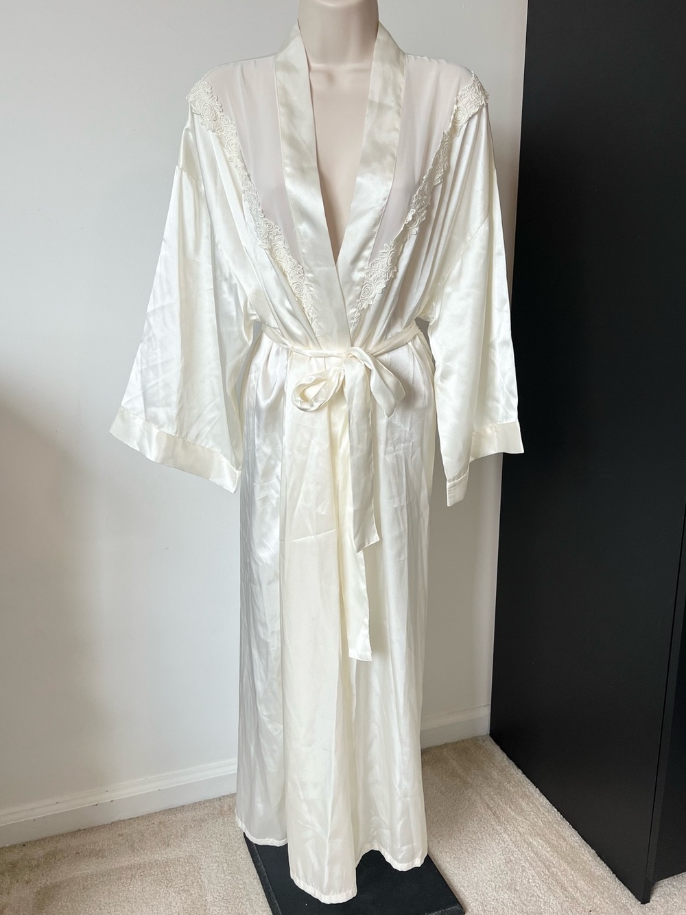 Vintage Ivory Satin Long Robe with Lace-Trim and Tie Waist Intimo Amore Size L